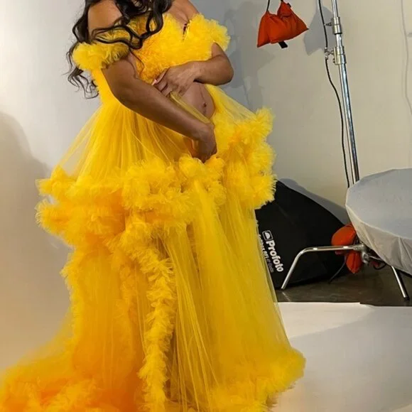 Yellow Maternity Photoshoot Puffy Ruffles Off Shoulder Tulle Robe - Picture 2 of 3